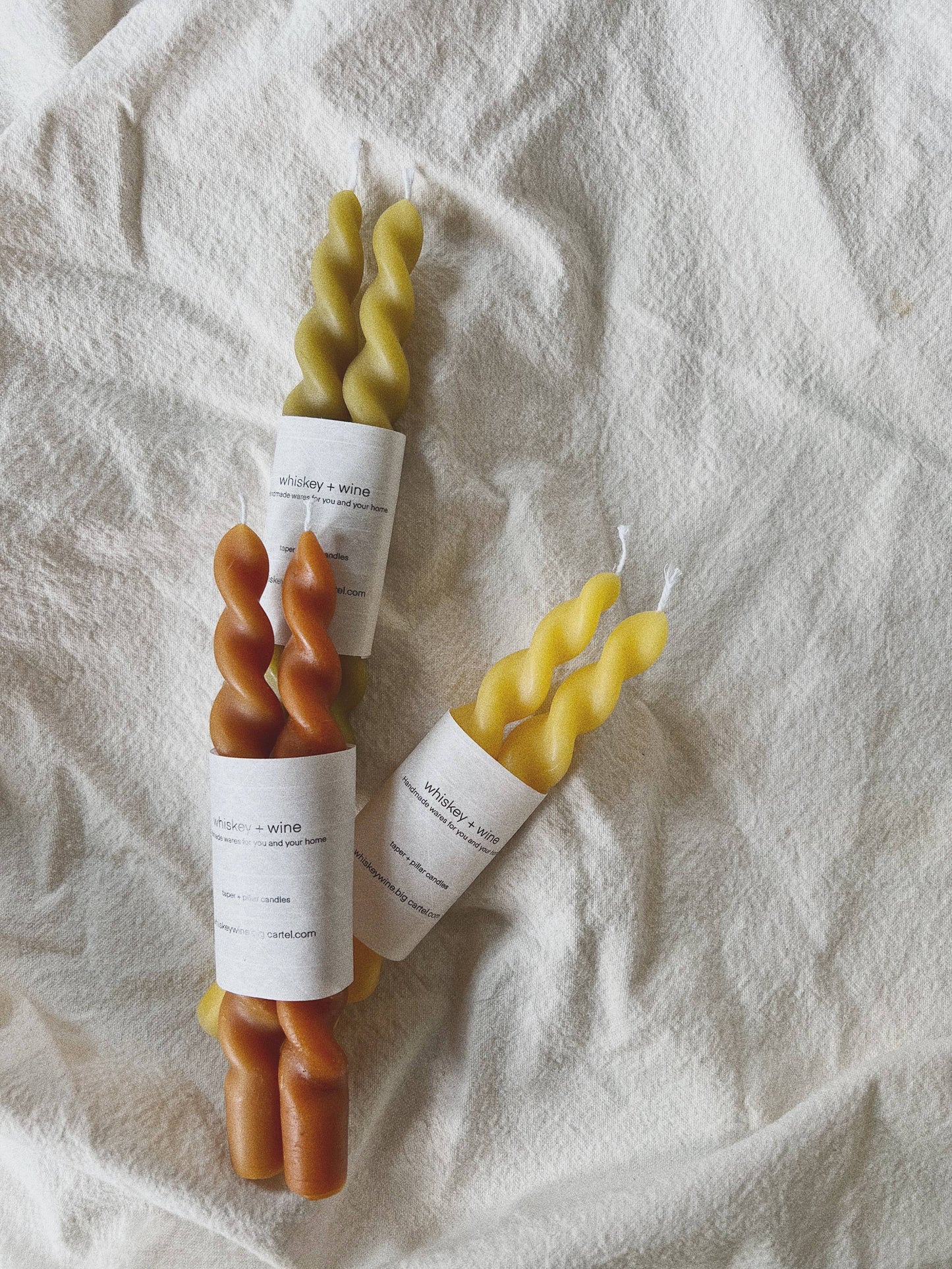 Spiral taper candle: Milk