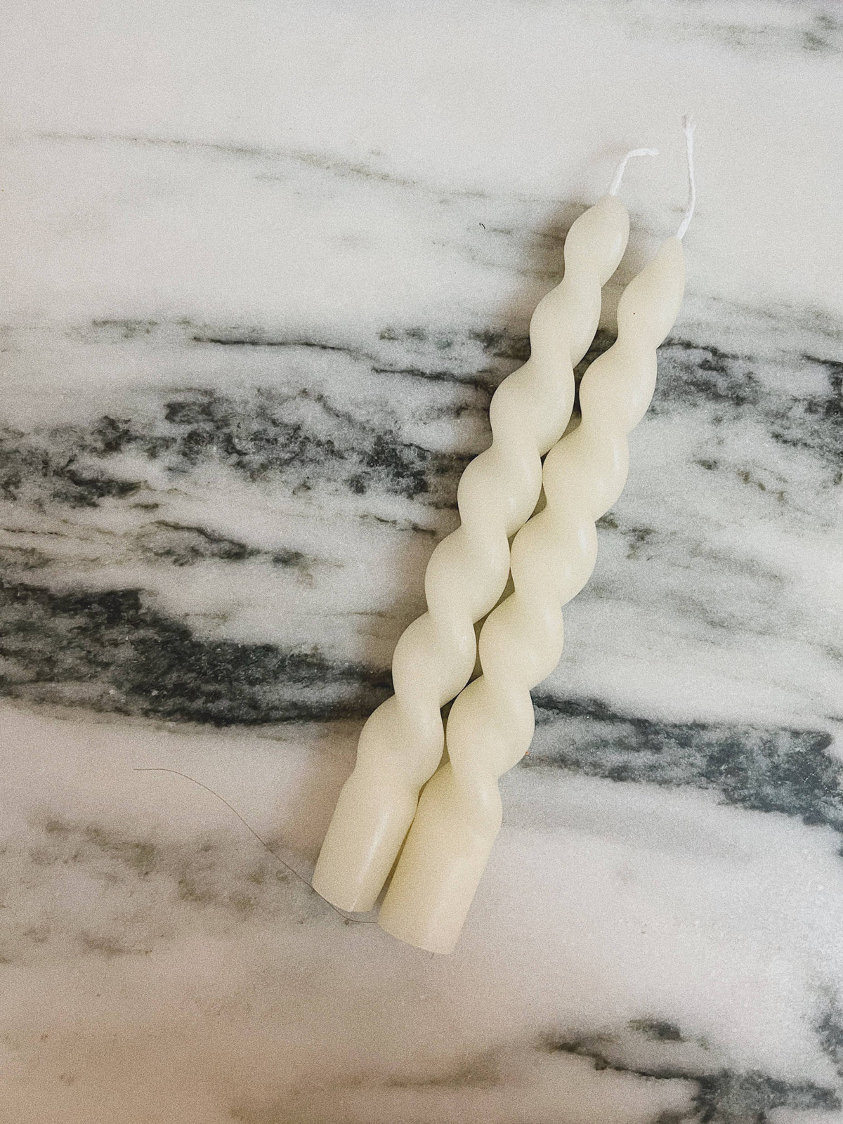 Spiral taper candle: Milk
