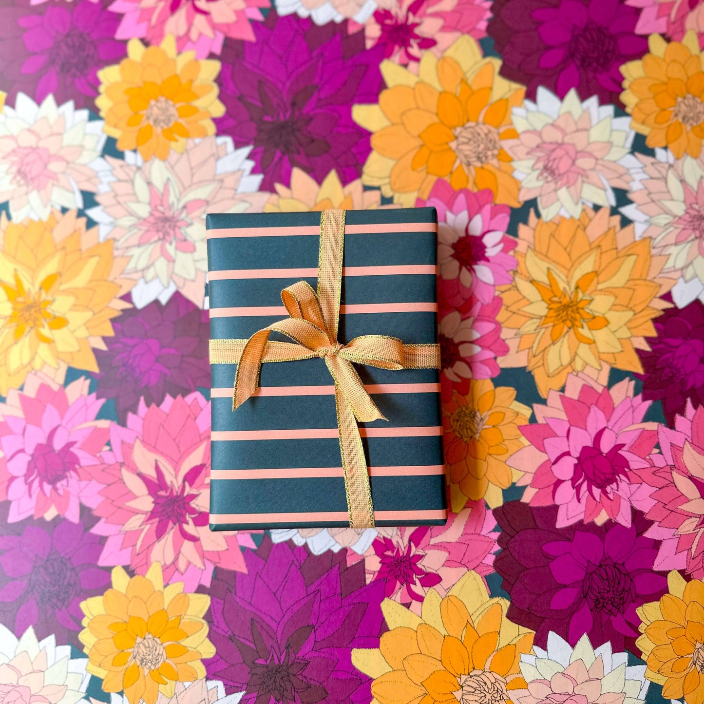 Dahlias Wrapping Paper: Rolls of 3 Sheets (Case of 3 Rolls)
