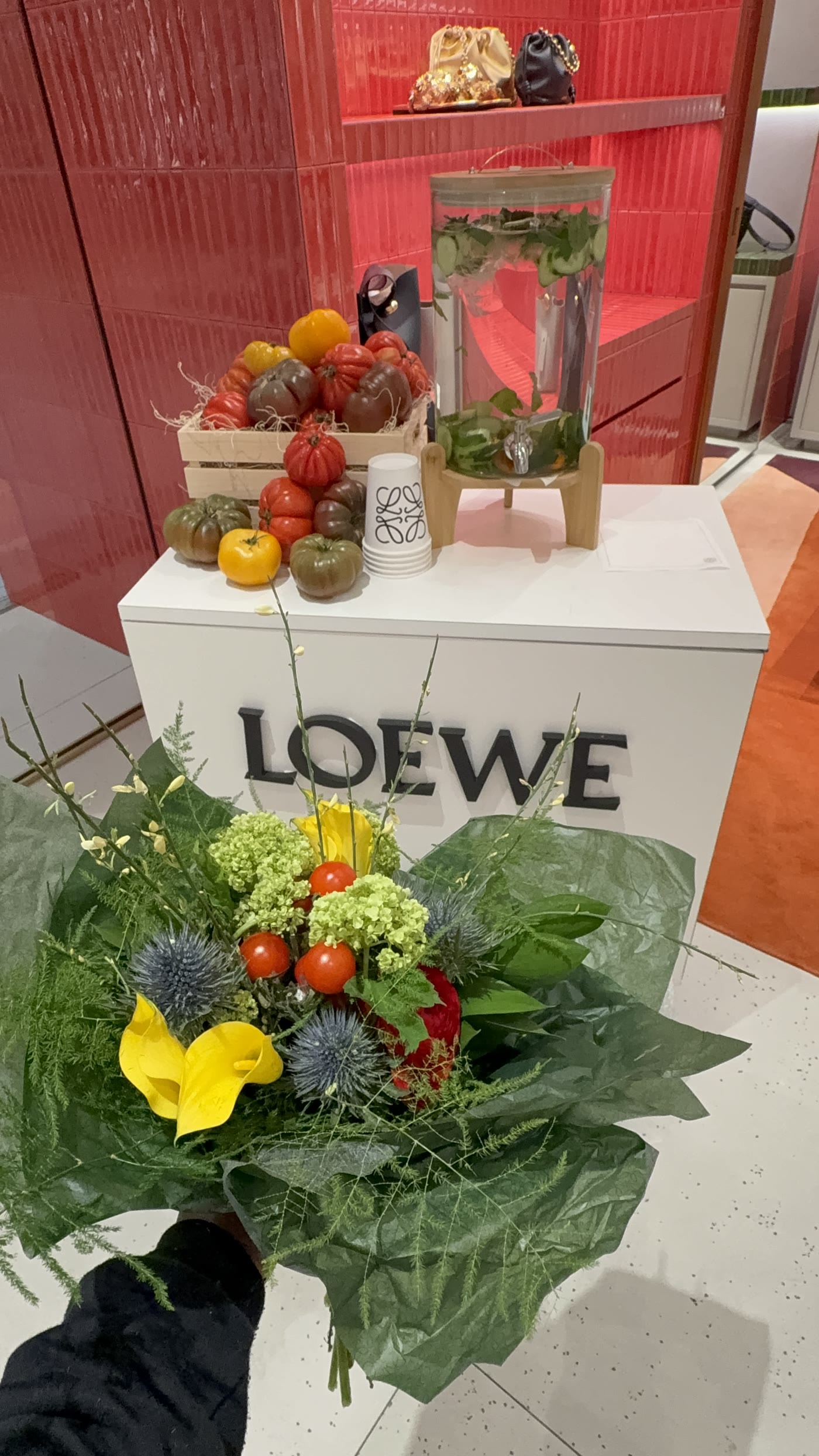 LOEWE market cart, seen from the bouquet side
