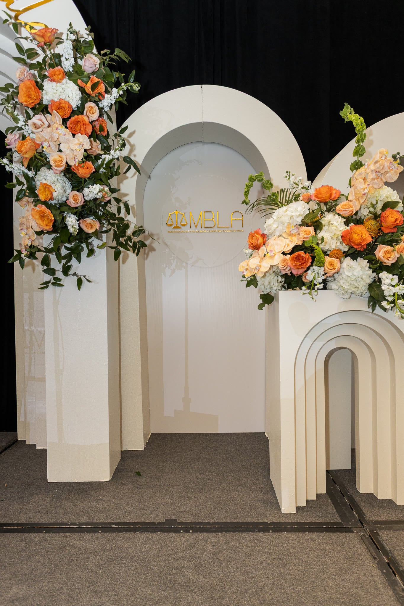 Arched entrance backdrop dressed in peach florals