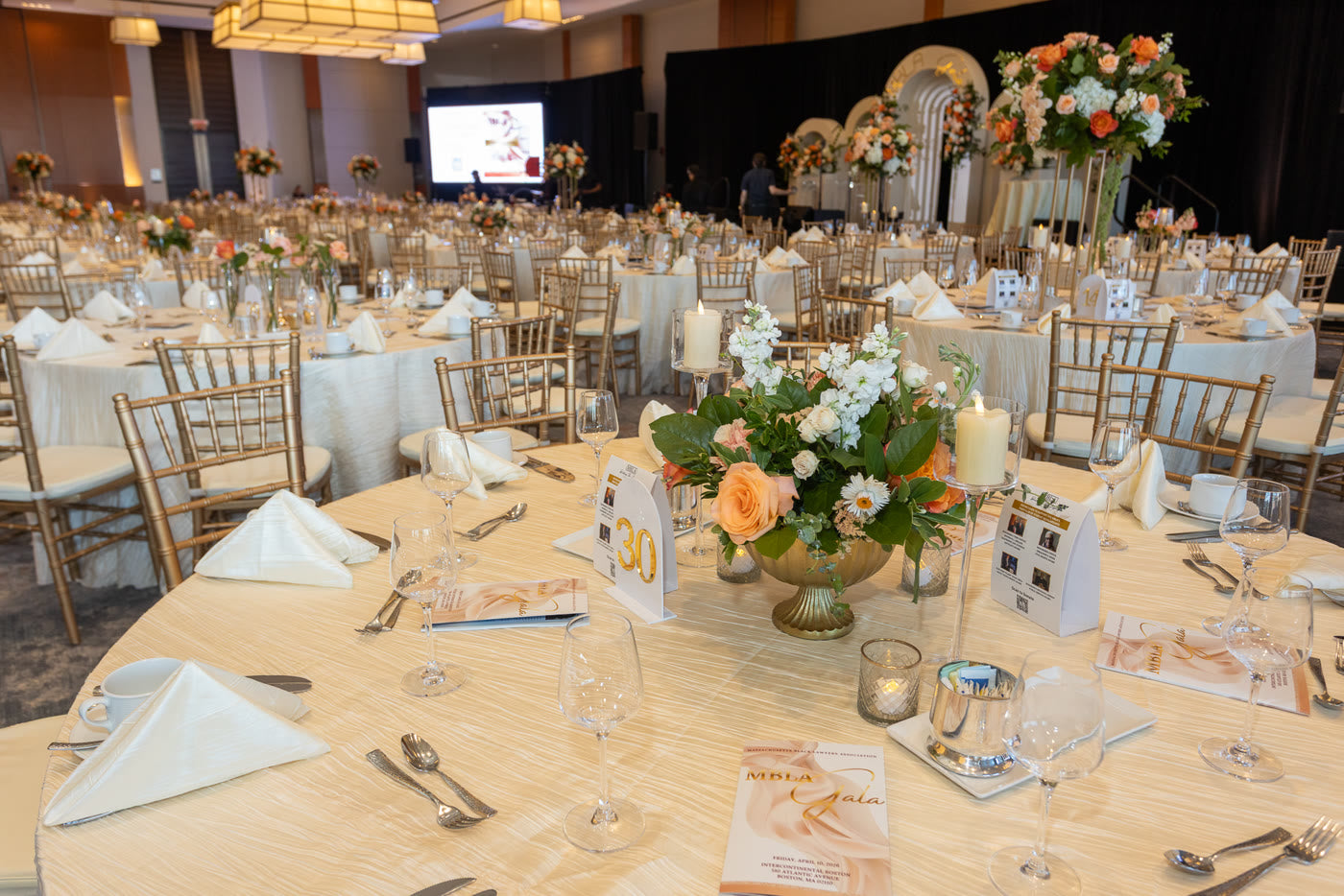Peach and white centerpiece with the arches beyond