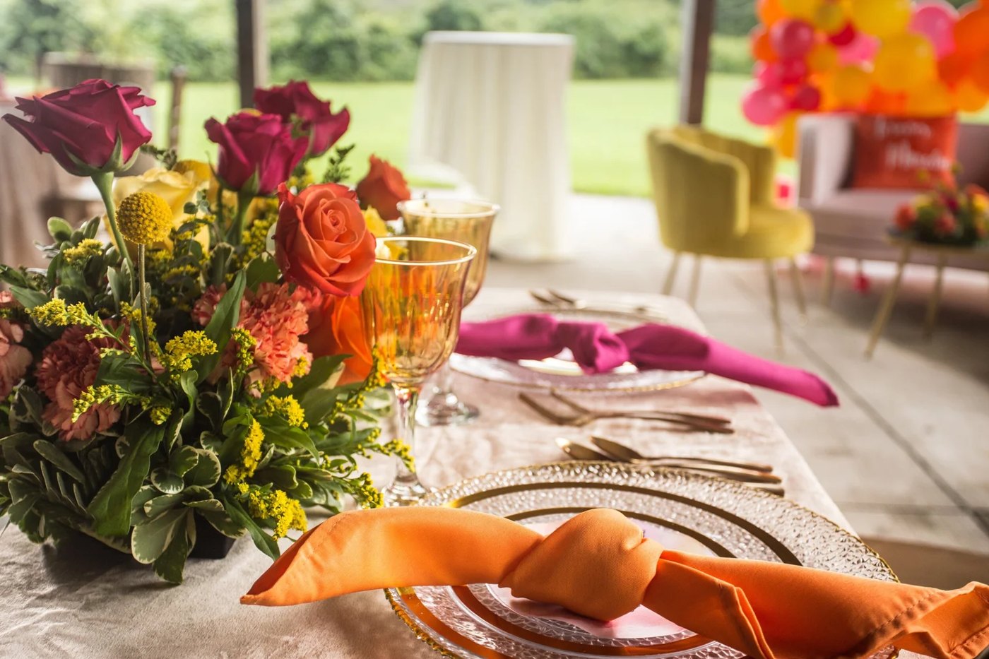 Roses and oranges down the shower table